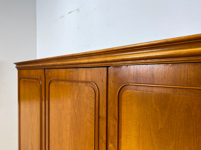 Besonders schöner 60er Jahre Chippendale Kleiderschrank aus vollem Holz mit Schubladen I Schrank Schlafzimmerschrank Wäscheschrank Wardrobe Vintage Mid-Century Barock I