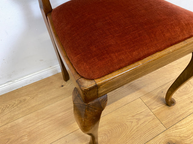 Set aus 4 wunderschönen 50er Jahre Chippendale Esszimmerstühlen mit Wiener Geflecht & bordeaux rotem Bezug I 4er Stühle Holzstühle Küchenstühle Mid-Century Vintage Barock I