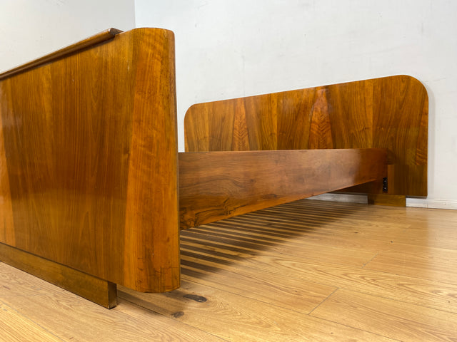 WMK I Stilvolles 50er Jahre Doppelbett in edlem Nussbaum mit verstellbarem Lattenrost für 2x 80x195 oder 160x195 cm Matratzen I
