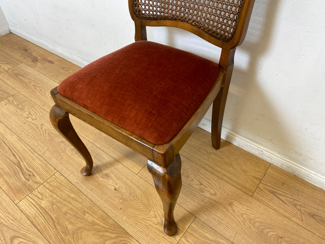 Set aus 4 wunderschönen 50er Jahre Chippendale Esszimmerstühlen mit Wiener Geflecht & bordeaux rotem Bezug I 4er Stühle Holzstühle Küchenstühle Mid-Century Vintage Barock I
