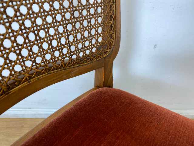 Set aus 4 wunderschönen 50er Jahre Chippendale Esszimmerstühlen mit Wiener Geflecht & bordeaux rotem Bezug I 4er Stühle Holzstühle Küchenstühle Mid-Century Vintage Barock I