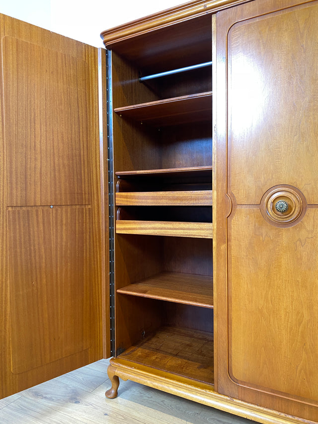 Besonders schöner 60er Jahre Chippendale Kleiderschrank aus vollem Holz mit Schubladen I Schrank Schlafzimmerschrank Wäscheschrank Wardrobe Vintage Mid-Century Barock I
