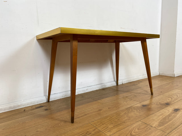 WMK I Besonders schöner hoher Mid-Century Couchtisch mit Mosaik Fliesen und konischen Füßen