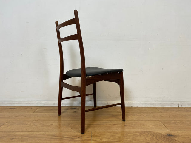 │ Set aus 4 Mid-Century Designerstühlen │ Georg Leowald für Wilkhahn │ 60er Jahre, Teakholz & Kunstleder │ Stühle Esszimmerstühle Küchenstühle Holzstühle Lederstühle 4er Danish Design Vintage │