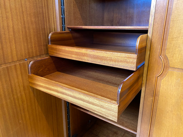 Besonders schöner 60er Jahre Chippendale Kleiderschrank aus vollem Holz mit Schubladen I Schrank Schlafzimmerschrank Wäscheschrank Wardrobe Vintage Mid-Century Barock I