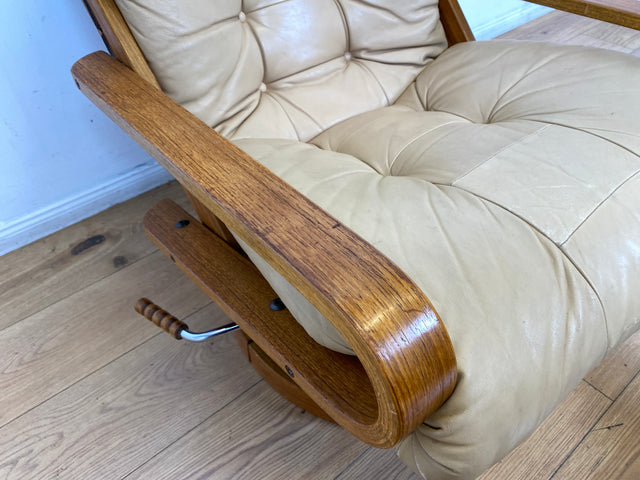 Eleganter & äußerst gemütlicher norwegischer Designer Drehsessel von Rybo Rykken mit beigem Echtleder Bezug