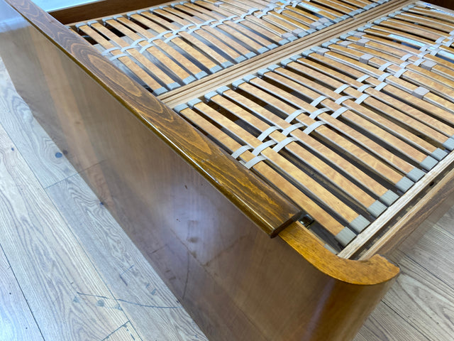 WMK I Stilvolles 50er Jahre Doppelbett in edlem Nussbaum mit verstellbarem Lattenrost für 2x 80x195 oder 160x195 cm Matratzen I