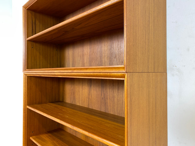 Schöner hoher modularer Vintage Bücherschrank von Strobeck in skandinavischem Stil I Teakholz I Regal Bücherregal Holzregal Kommode Danish Design Mid-Century Vintage Teak 70er I
