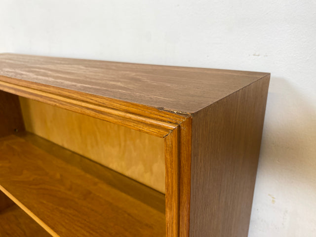 Stilvolles helles Mid-Century Regal , Vollholz, mit verstellb. Regalböden & neuen Metallfüßen I Holzregal Bücherregal Bücherschrank Küchenregal Regalwand Vintage Retro 60er I