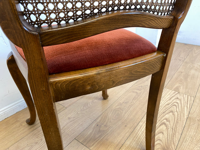 Set aus 4 wunderschönen 50er Jahre Chippendale Esszimmerstühlen mit Wiener Geflecht & bordeaux rotem Bezug I 4er Stühle Holzstühle Küchenstühle Mid-Century Vintage Barock I