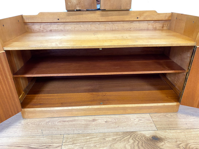 Formschöne helle Mid-Century Spiegelkommode mit großem Spiegel I Frisierkommode Schminkkommode Schminktisch Wäschekommode Sideboard Kommode Wäschekommode Vintage 50er 60er I