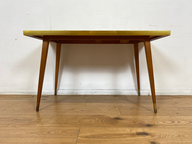 WMK I Besonders schöner hoher Mid-Century Couchtisch mit Mosaik Fliesen und konischen Füßen