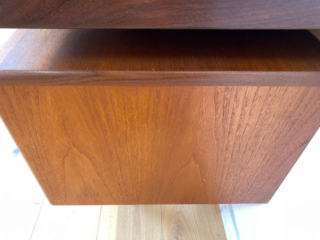 Skandinavischer Mid-Century Fresco Schreibtisch / Schminktisch I Viktor Wilkins für G-Plan I Teakholz I Writing Desk Bürotisch Schminkkommode Sideboard Danish Design Vintage 60er