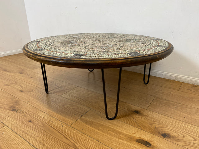 WMK I Sehr schöner runder großer Upcycling Couchtisch mit 30er Jahre Mosaik Tischplatte & neuen Hairpin Metallfüßen