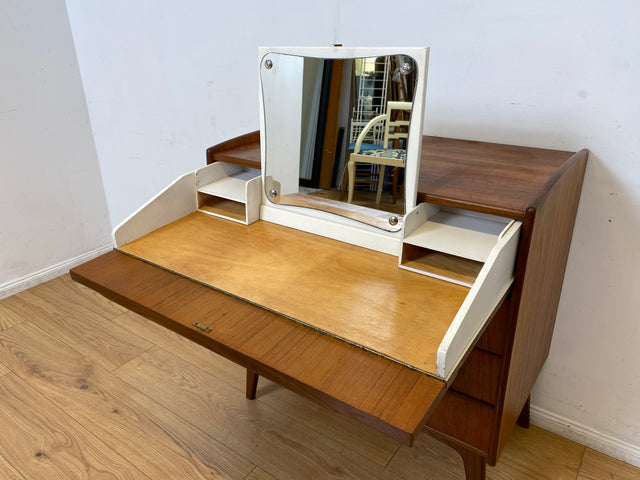 Das Highlight I Rare skandinavische Mid-Century Schminkkommode in Teakholz mit Schubladen & Spiegel I Kommode Sideboard Schminktisch Wäschekommode Frisierkommode Danish Design Vintage I