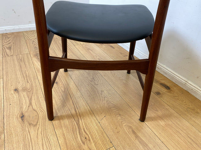│ Set aus 4 Mid-Century Designerstühlen │ Georg Leowald für Wilkhahn │ 60er Jahre, Teakholz & Kunstleder │ Stühle Esszimmerstühle Küchenstühle Holzstühle Lederstühle 4er Danish Design Vintage │