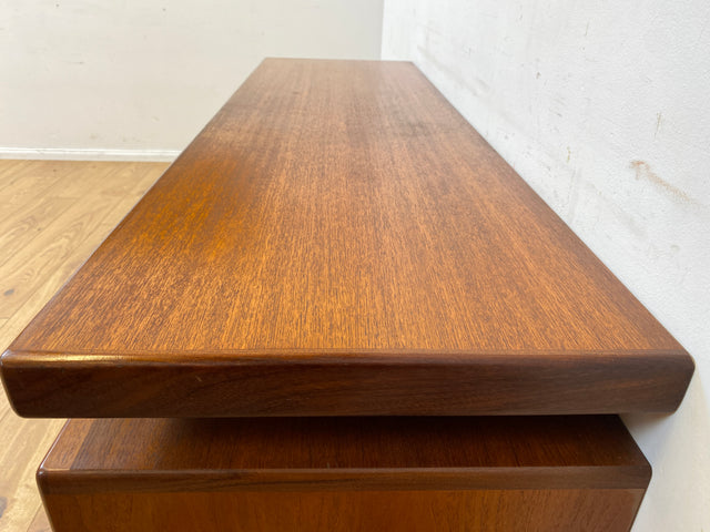 Skandinavischer Mid-Century Fresco Schreibtisch / Schminktisch I Viktor Wilkins für G-Plan I Teakholz I Writing Desk Bürotisch Schminkkommode Sideboard Danish Design Vintage 60er