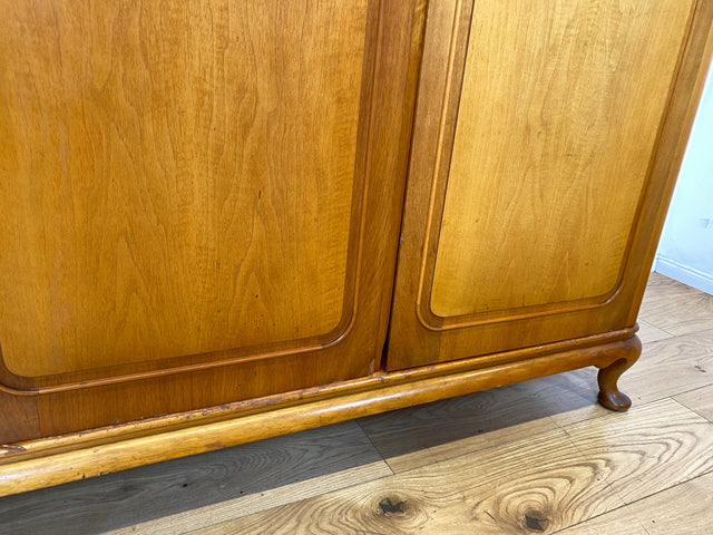 Besonders schöner 60er Jahre Chippendale Kleiderschrank aus vollem Holz mit Schubladen I Schrank Schlafzimmerschrank Wäscheschrank Wardrobe Vintage Mid-Century Barock I