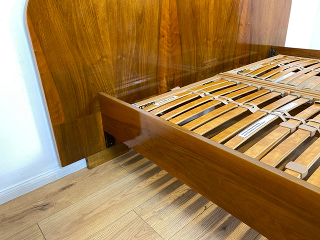 WMK I Stilvolles 50er Jahre Doppelbett in edlem Nussbaum mit verstellbarem Lattenrost für 2x 80x195 oder 160x195 cm Matratzen I