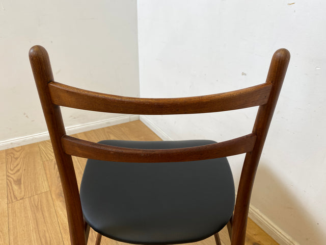 │ Set aus 4 Mid-Century Designerstühlen │ Georg Leowald für Wilkhahn │ 60er Jahre, Teakholz & Kunstleder │ Stühle Esszimmerstühle Küchenstühle Holzstühle Lederstühle 4er Danish Design Vintage │