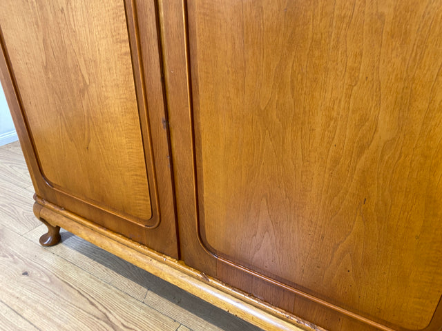 Besonders schöner 60er Jahre Chippendale Kleiderschrank aus vollem Holz mit Schubladen I Schrank Schlafzimmerschrank Wäscheschrank Wardrobe Vintage Mid-Century Barock I