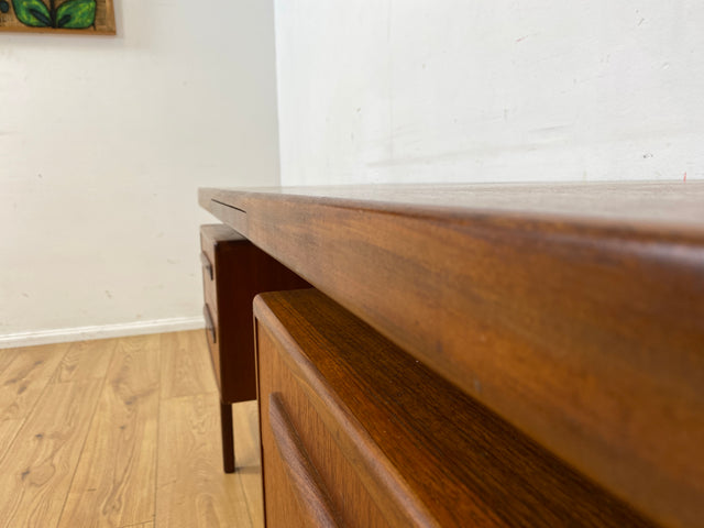 Skandinavischer Mid-Century Fresco Schreibtisch / Schminktisch I Viktor Wilkins für G-Plan I Teakholz I Writing Desk Bürotisch Schminkkommode Sideboard Danish Design Vintage 60er