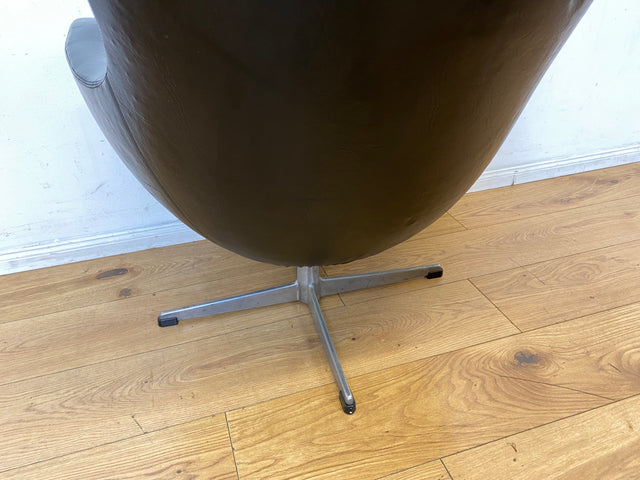 Formschöner skandinavischer Space Age Drehsessel mit Kunstleder Bezug bau ähnlich mit Eggchair I Sessel Ledersessel Armchair Designersessel Ei Lesesessel Vintage 70er I
