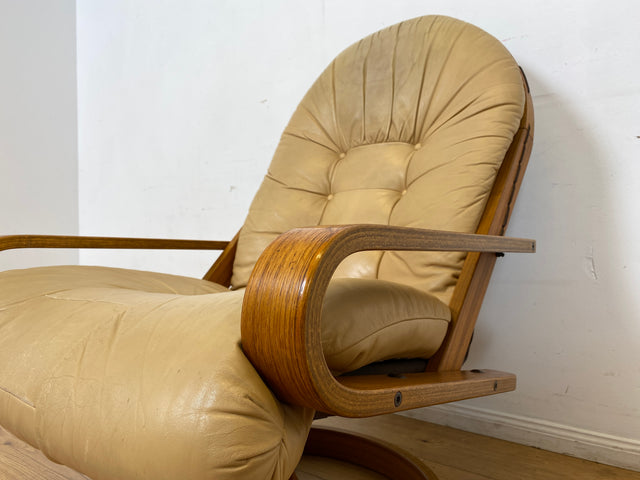Eleganter & äußerst gemütlicher norwegischer Designer Drehsessel von Rybo Rykken mit beigem Echtleder Bezug