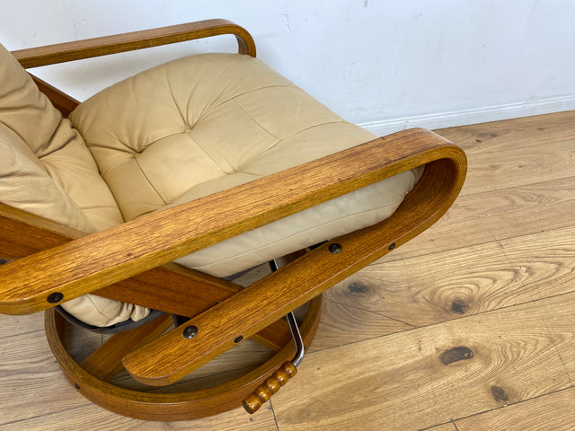 Eleganter & äußerst gemütlicher norwegischer Designer Drehsessel von Rybo Rykken mit beigem Echtleder Bezug