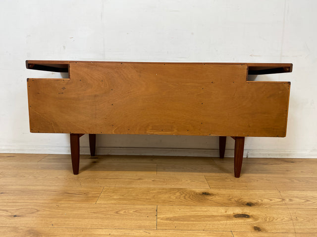 Skandinavischer Mid-Century Fresco Schreibtisch / Schminktisch I Viktor Wilkins für G-Plan I Teakholz I Writing Desk Bürotisch Schminkkommode Sideboard Danish Design Vintage 60er