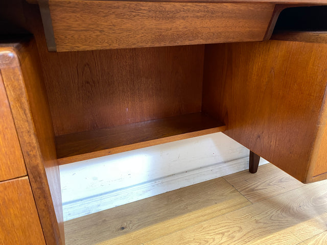 Skandinavischer Mid-Century Fresco Schreibtisch / Schminktisch I Viktor Wilkins für G-Plan I Teakholz I Writing Desk Bürotisch Schminkkommode Sideboard Danish Design Vintage 60er