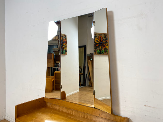 Formschöne helle Mid-Century Spiegelkommode mit großem Spiegel I Frisierkommode Schminkkommode Schminktisch Wäschekommode Sideboard Kommode Wäschekommode Vintage 50er 60er I