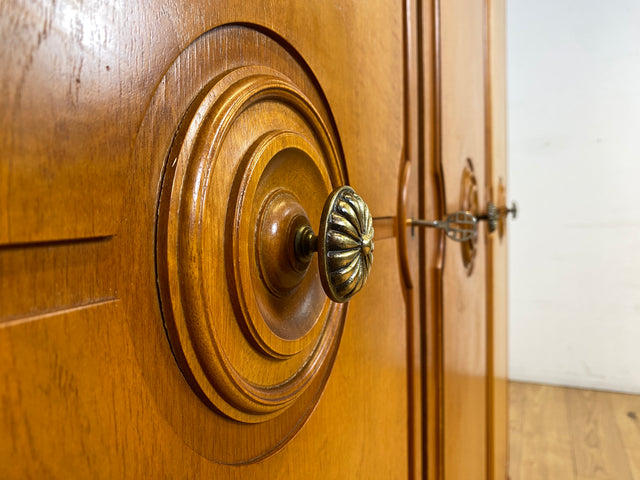 Besonders schöner 60er Jahre Chippendale Kleiderschrank aus vollem Holz mit Schubladen I Schrank Schlafzimmerschrank Wäscheschrank Wardrobe Vintage Mid-Century Barock I