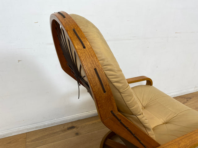 Eleganter & äußerst gemütlicher norwegischer Designer Drehsessel von Rybo Rykken mit beigem Echtleder Bezug