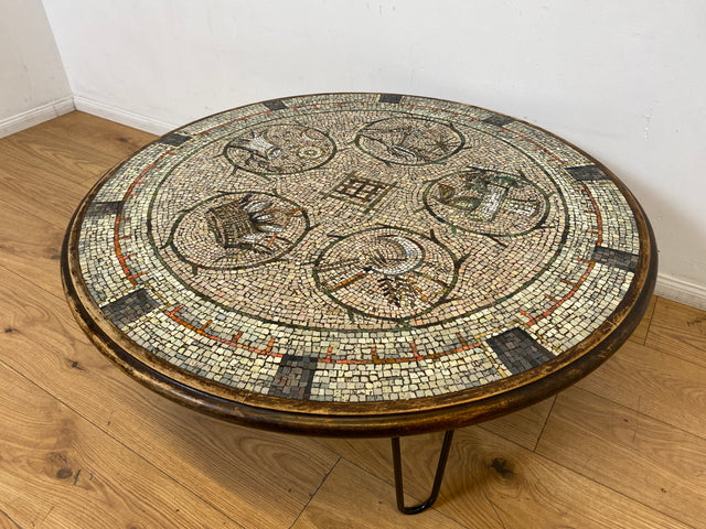 WMK I Sehr schöner runder großer Upcycling Couchtisch mit 30er Jahre Mosaik Tischplatte & neuen Hairpin Metallfüßen