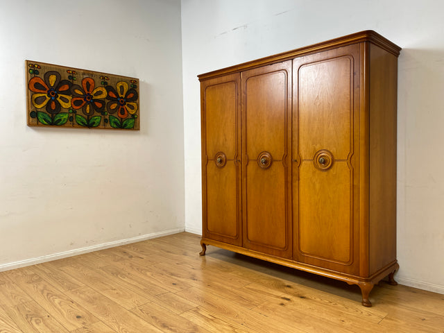 Besonders schöner 60er Jahre Chippendale Kleiderschrank aus vollem Holz mit Schubladen I Schrank Schlafzimmerschrank Wäscheschrank Wardrobe Vintage Mid-Century Barock I