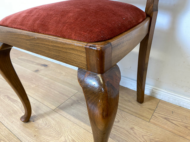 Set aus 4 wunderschönen 50er Jahre Chippendale Esszimmerstühlen mit Wiener Geflecht & bordeaux rotem Bezug I 4er Stühle Holzstühle Küchenstühle Mid-Century Vintage Barock I