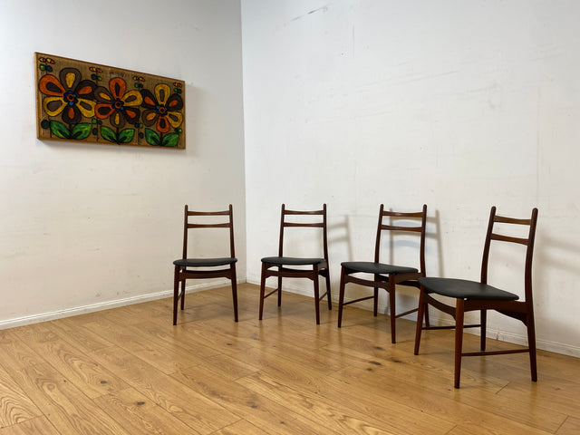 │ Set aus 4 Mid-Century Designerstühlen │ Georg Leowald für Wilkhahn │ 60er Jahre, Teakholz & Kunstleder │ Stühle Esszimmerstühle Küchenstühle Holzstühle Lederstühle 4er Danish Design Vintage │