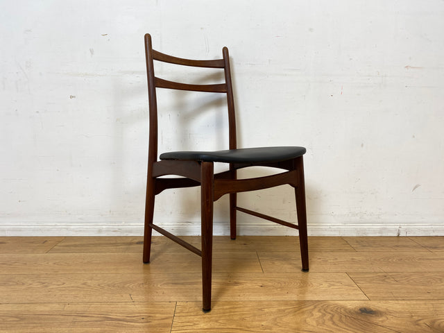 │ Set aus 4 Mid-Century Designerstühlen │ Georg Leowald für Wilkhahn │ 60er Jahre, Teakholz & Kunstleder │ Stühle Esszimmerstühle Küchenstühle Holzstühle Lederstühle 4er Danish Design Vintage │