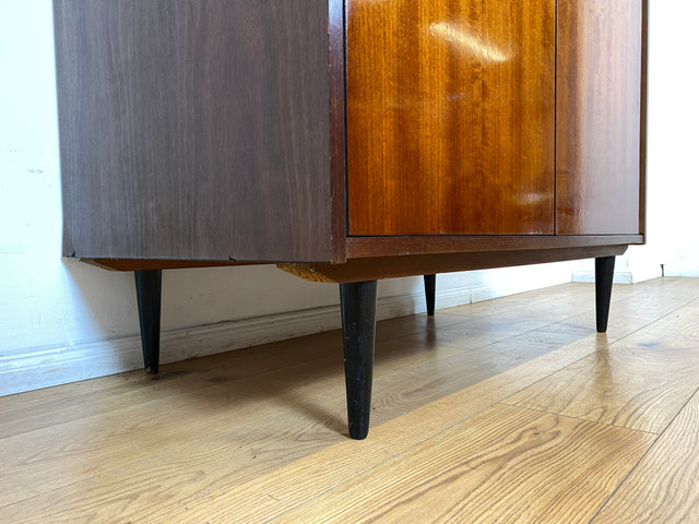 WMK I Perfekt aufgeteilter Mid-Century Kleiderschrank mit Schubladen & Kleiderstange I Schrank Wäscheschrank Schlafzimmerschrank Dielenschrank Garderobe Wardrobe 50er 60er Vintage Berlin Hamburg Köln