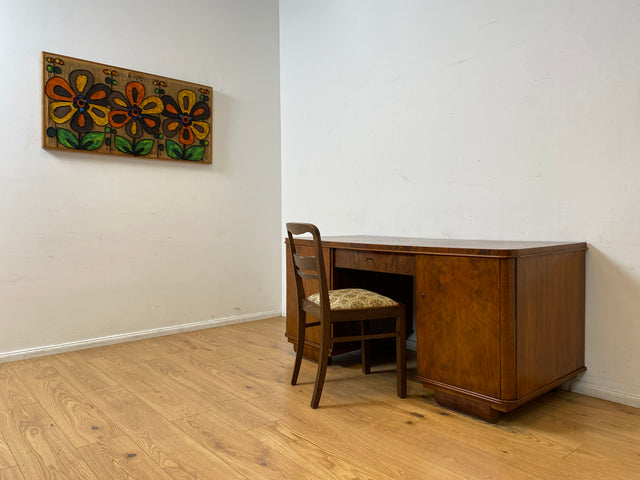WMK I Imposanter und gut erhaltener 30er Jahre Art Deco Schreibtisch aus vollem Holz mit Schubladen