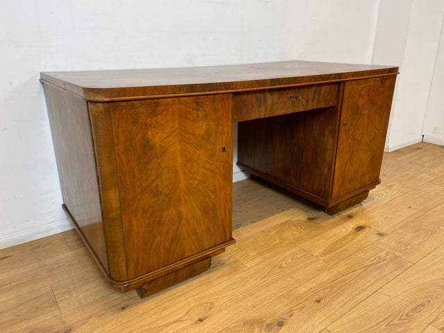WMK I Imposanter und gut erhaltener 30er Jahre Art Deco Schreibtisch aus vollem Holz mit Schubladen