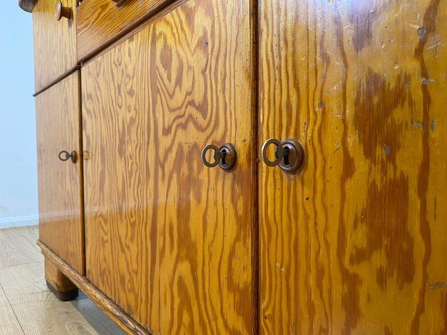WMK I Sehr schöne 30er Jahre Küchenanrichte aus vollem Holz