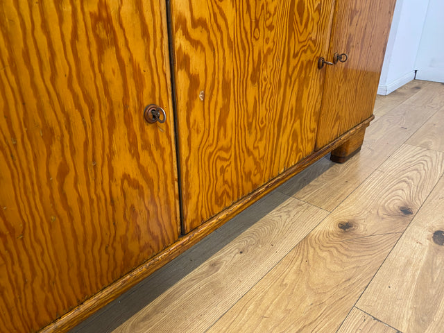 WMK I Sehr schöne 30er Jahre Küchenanrichte aus vollem Holz