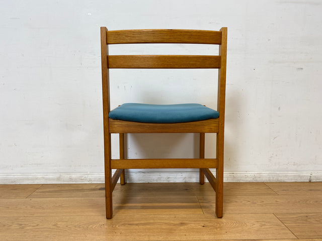 WMK I Set aus 4 minimalistischen skandinavischen Mid-Century Stühlen mit neuem Bezug in Petrolblau