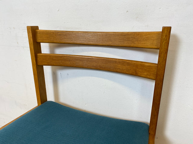 WMK I Set aus 4 minimalistischen skandinavischen Mid-Century Stühlen mit neuem Bezug in Petrolblau
