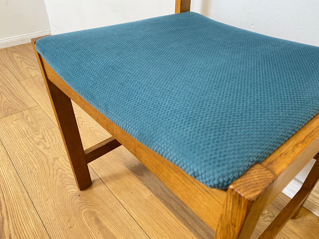 WMK I Set aus 4 minimalistischen skandinavischen Mid-Century Stühlen mit neuem Bezug in Petrolblau