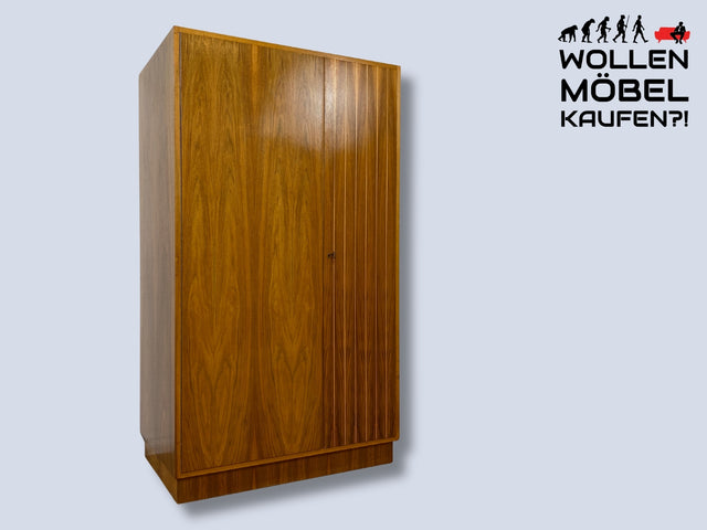 WMK I Schöner 60er Jahre Kleiderschrank in Walnuss mit Intarsien und Kleiderstange I Schrank Schlafzimmerschrank Wardrobe Garderobe Flurschrank Mid-Century Vintage 50er I Berlin Magdeburg Stuttgart