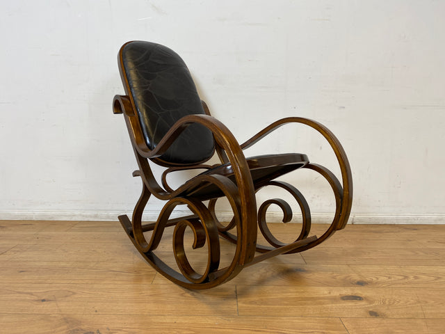 WMK I Sehr schöner 60er Jahre Schaukelstuhl im Stil von Thonet mit Bugholz Rahmen und Kunstleder Bezug