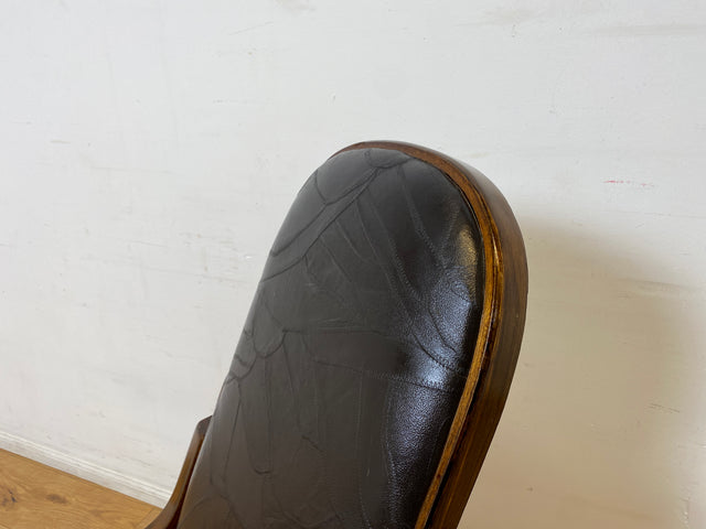 WMK I Sehr schöner 60er Jahre Schaukelstuhl im Stil von Thonet mit Bugholz Rahmen und Kunstleder Bezug